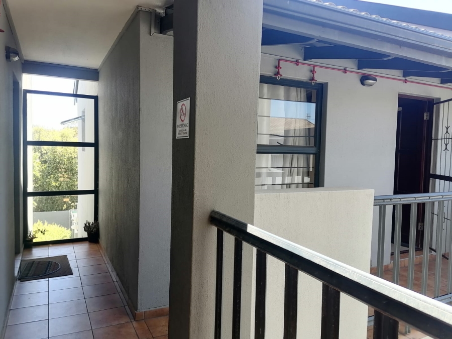 To Let 1 Bedroom Property for Rent in Lansdowne Western Cape